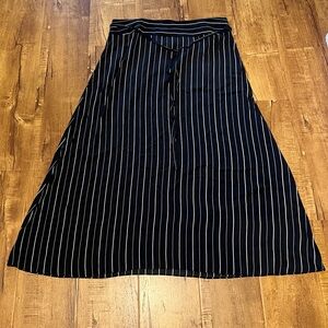 LOFT black skirt size 12 has white stripes. Aline midi length. #workwear #office